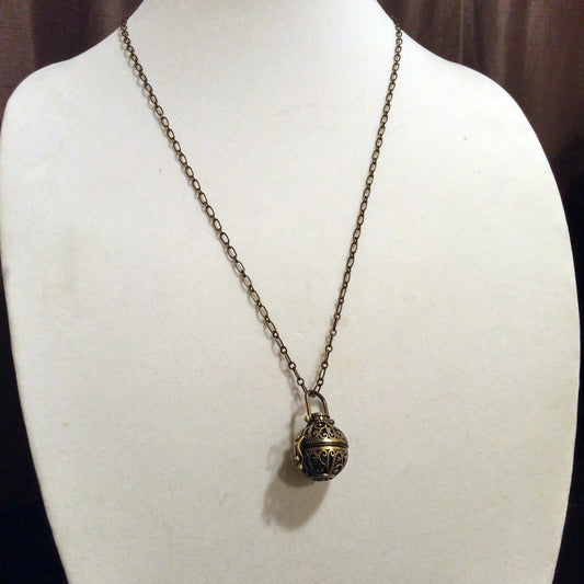 VINTAGE COLOERD BRASS ORNATE FILIGREE AROMATHERAPY DIFFUSER NECKLACE-NECKLACES-Jipsi Junk-JipsiJunk