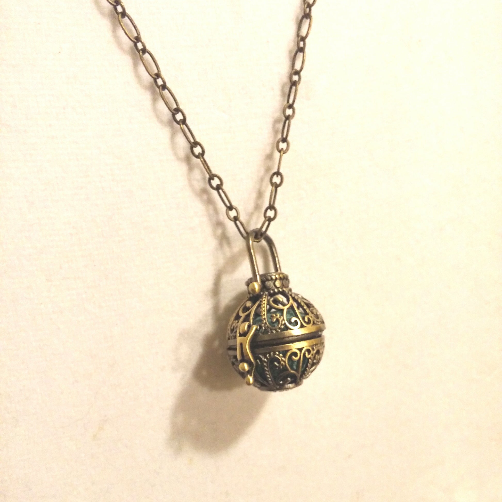 VINTAGE COLOERD BRASS ORNATE FILIGREE AROMATHERAPY DIFFUSER NECKLACE-NECKLACES-Jipsi Junk-JipsiJunk