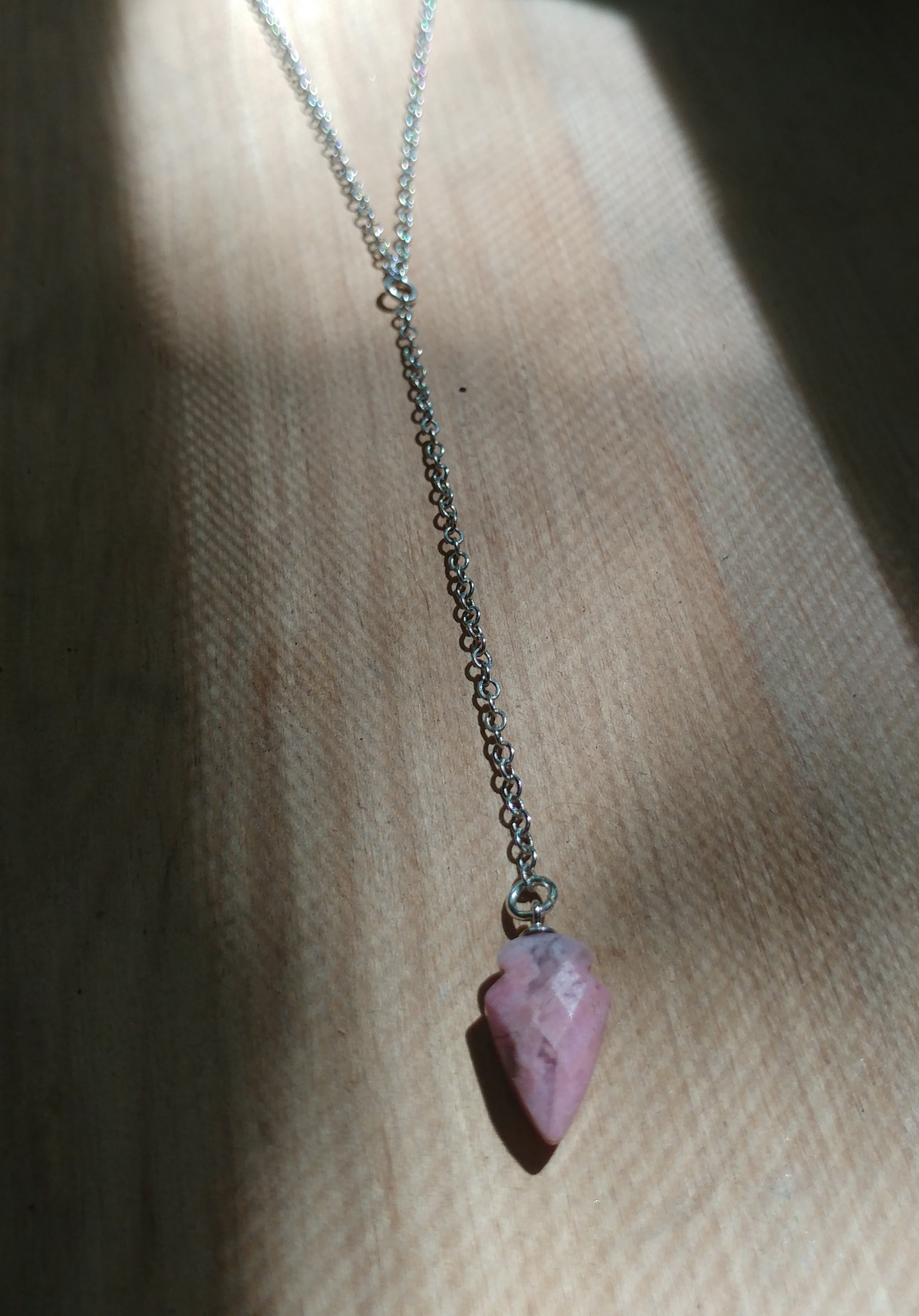 RHODONITE TINY SHIELD LARIAT NECKLACE-NECKLACES-Jipsi Junk-JipsiJunk