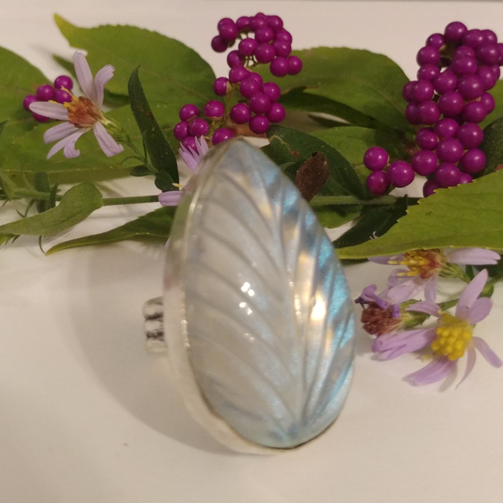 SPARKLING OPALINE CARVED LEAF RING IN STERLING SILVER-RINGS-Jipsi Junk-JipsiJunk