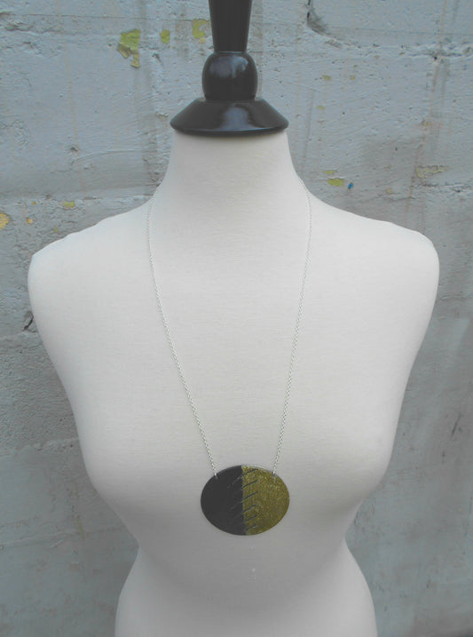 VINTAGE BLACK AND GOLD SHIELD PENDANT NECKLACE-NECKLACES-JipsiJunk-JipsiJunk