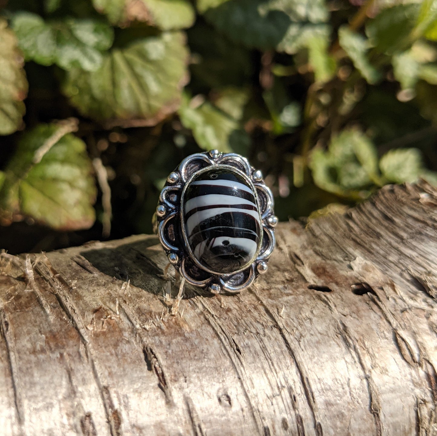ETHNIC STYLE BLACK AND WHITE AGATE RING IN STERLING SILVER-RINGS-Jipsi Junk-JipsiJunk