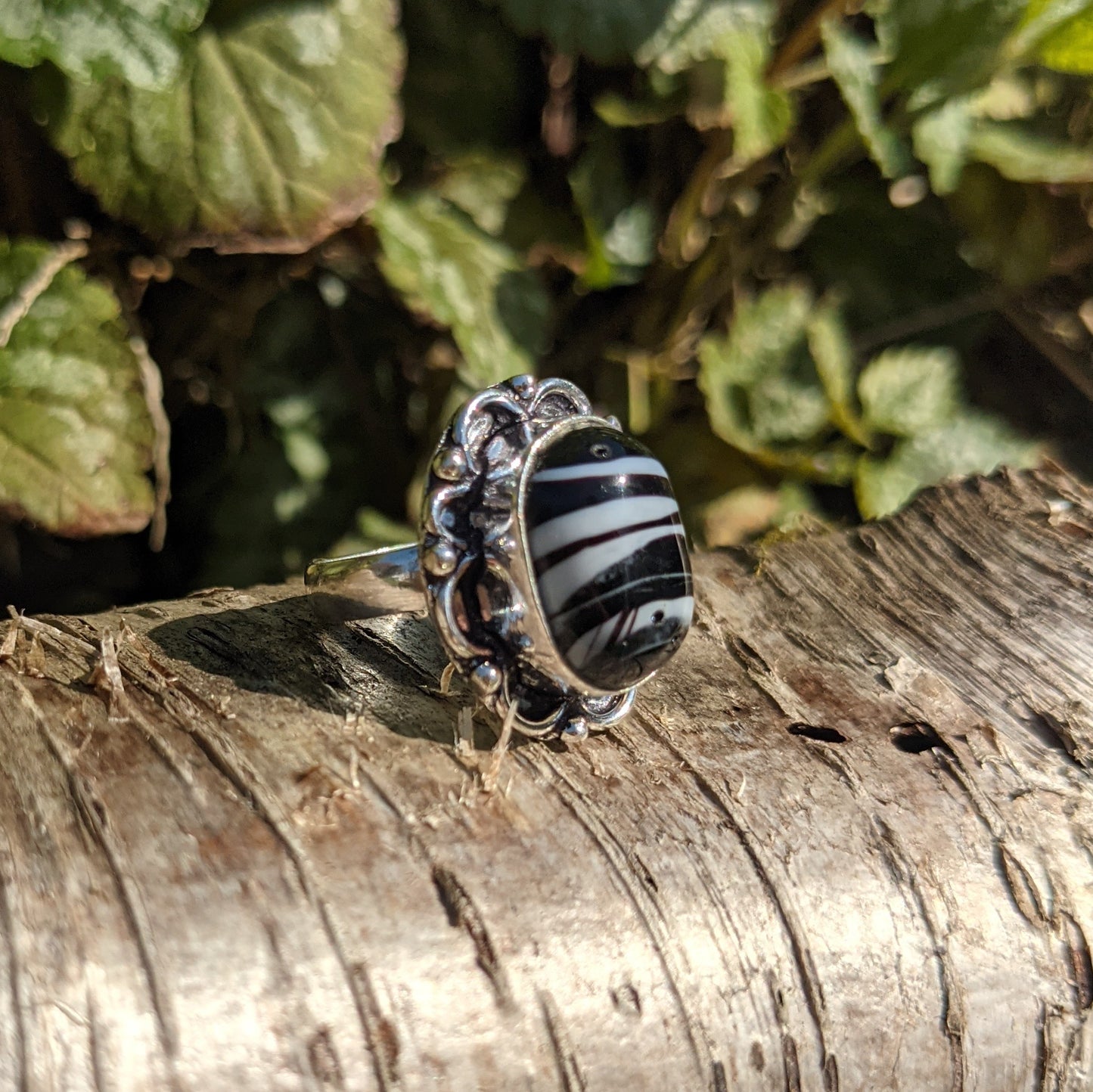 ETHNIC STYLE BLACK AND WHITE AGATE RING IN STERLING SILVER-RINGS-Jipsi Junk-JipsiJunk