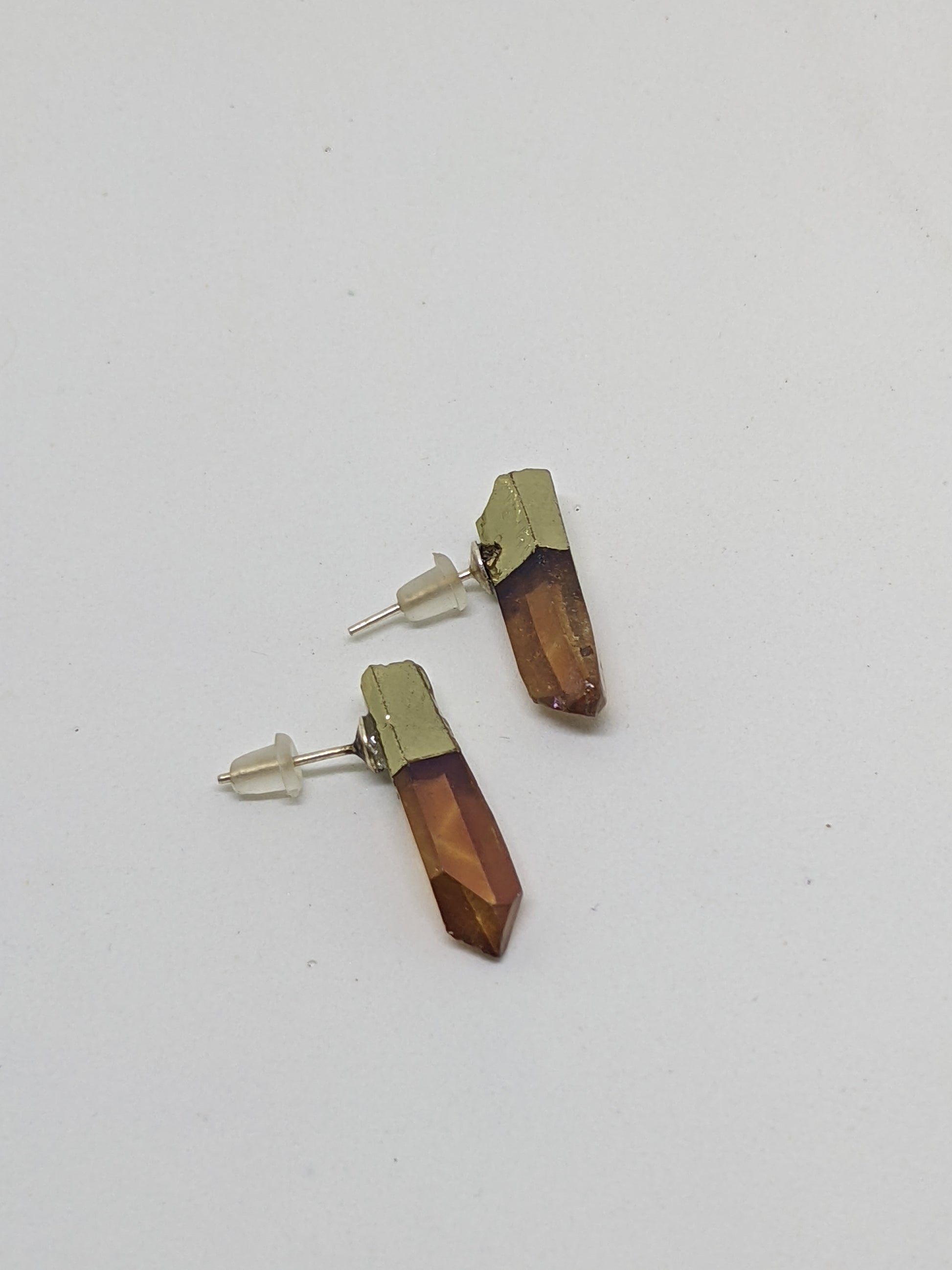 TOPAZ COLORED QUARTZ POINT STUDS WITH GOLD TIPS-EARRINGS-Jipsi Junk-JipsiJunk