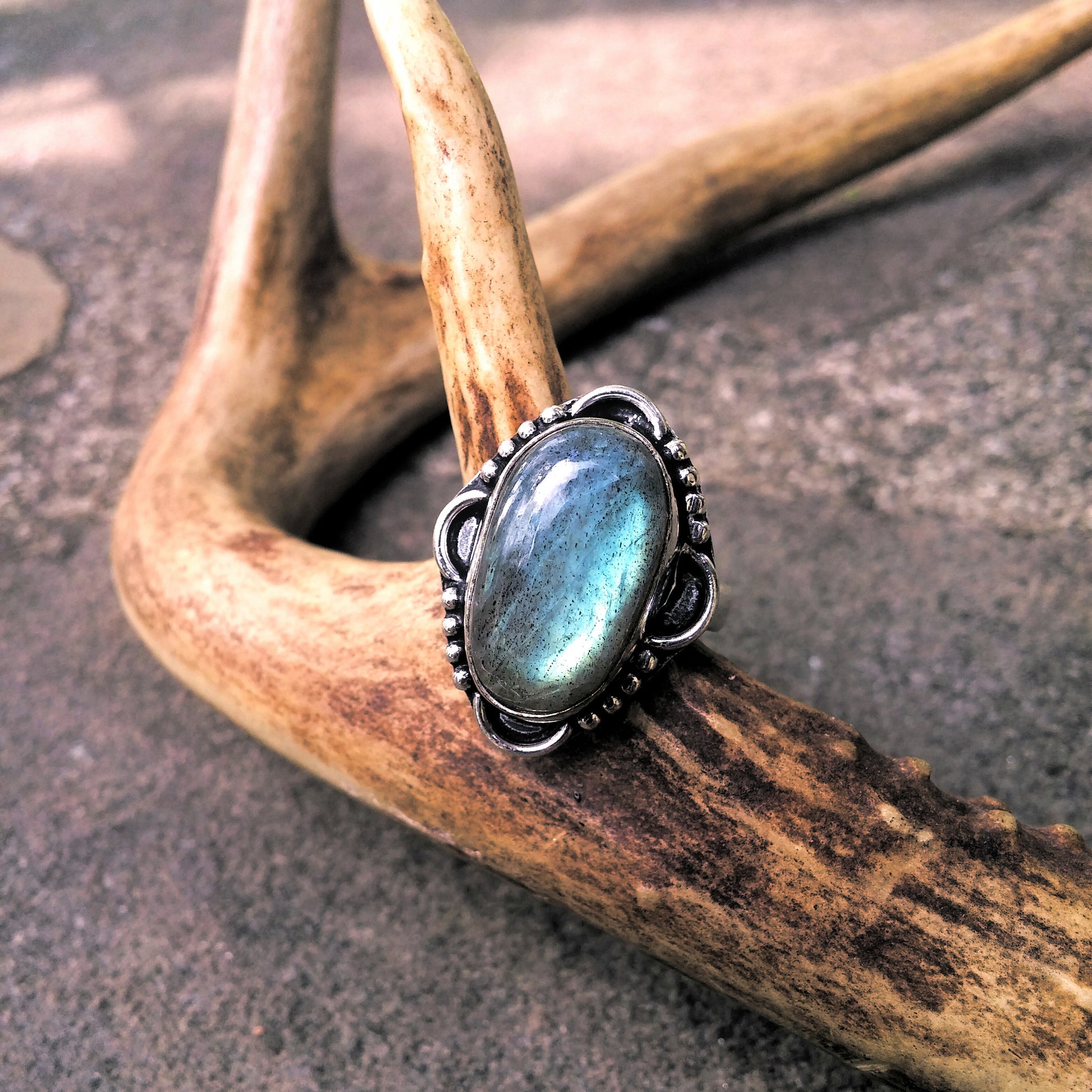 ANTIQUE STYLE OVAL LABRADORITE RING-RINGS-Jipsi Junk-JipsiJunk