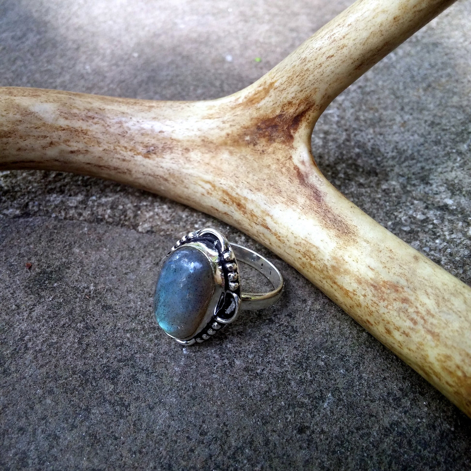 ANTIQUE STYLE OVAL LABRADORITE RING-RINGS-Jipsi Junk-JipsiJunk